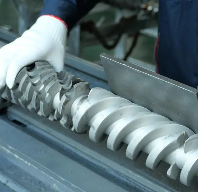 Ինչու՞ են սև գծերը բազմիցս հայտնվում էքստրուդատորում: Այս հոդվածը սովորեցնում է ձեզ, թե ինչպես արագ որոշել՝ արդյոք դա պայմանավորված է տակառի կամ պտուտակի հետ կապված խնդրից: